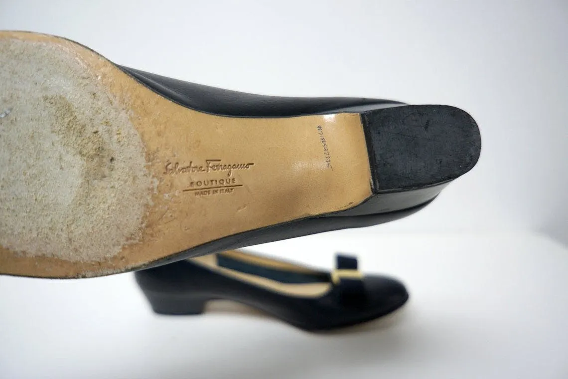 00's Classic Black Leather Pumps by Salvatore Ferragamo